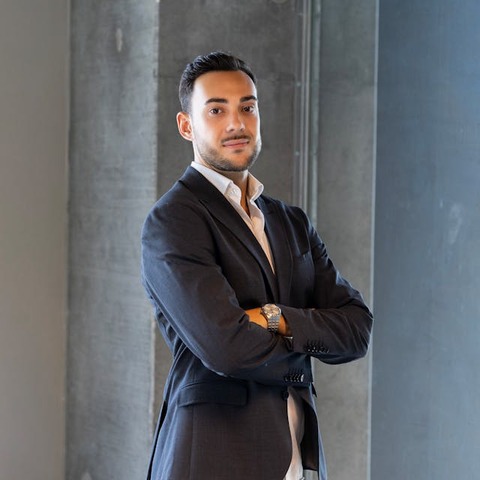 Meet Our Core Team - 问鼎APP